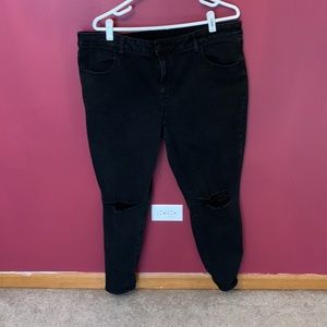 Black AE jegging, distressed knees